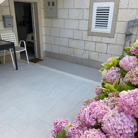 Holiday Apartments Lidija Bol Exterior photo