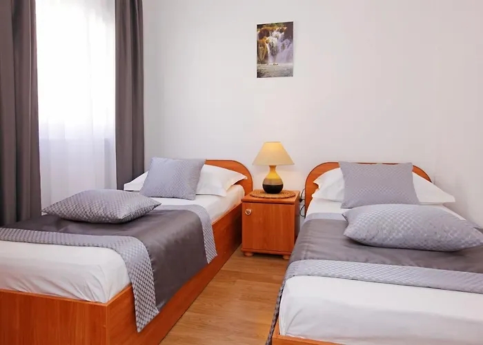 Holiday Apartments Lidija