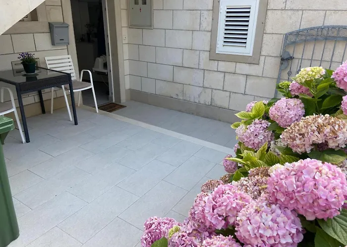 Holiday Apartments Lidija